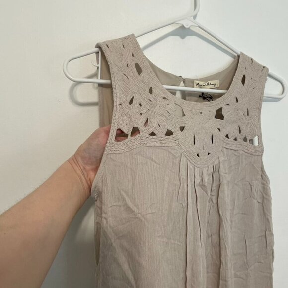 NEW NWT JANE AND DELANCEY Taupe Gray ish Crochet Eyelet Sleeveless Shift Dress - Picture 7 of 13